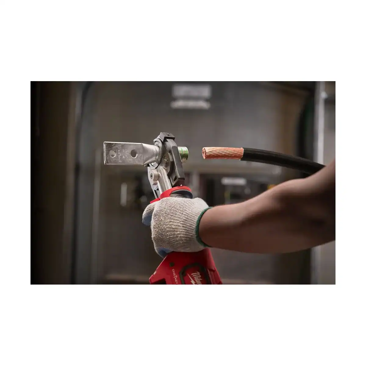presa-hidraulica-pentru-cabluri-m18-hcct-201c-force-logic-53-kn-cicluri-presa-30000-milwaukee-cod-4933451194-2.webp